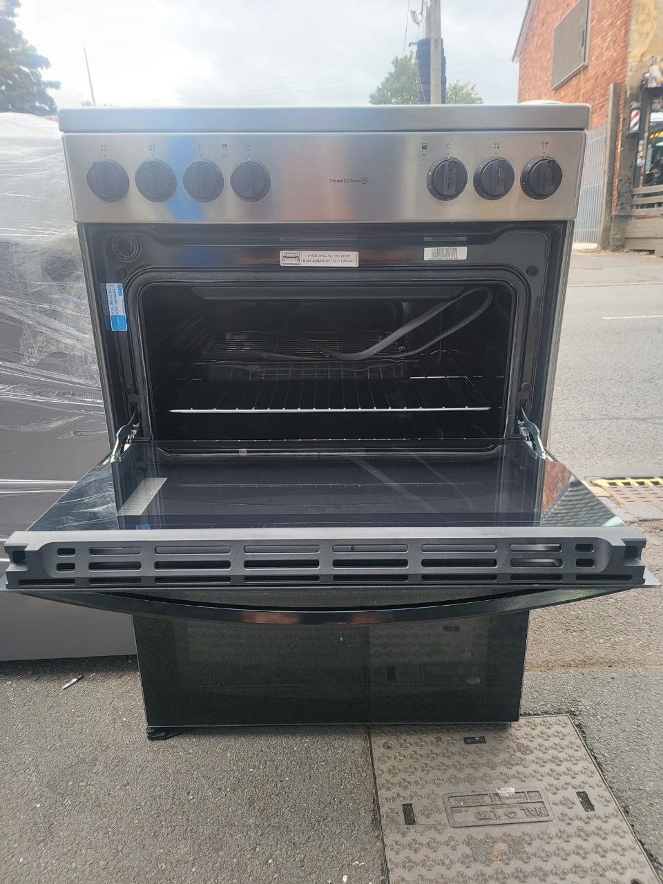 Indesit 4 burner electric cooker 60×60 