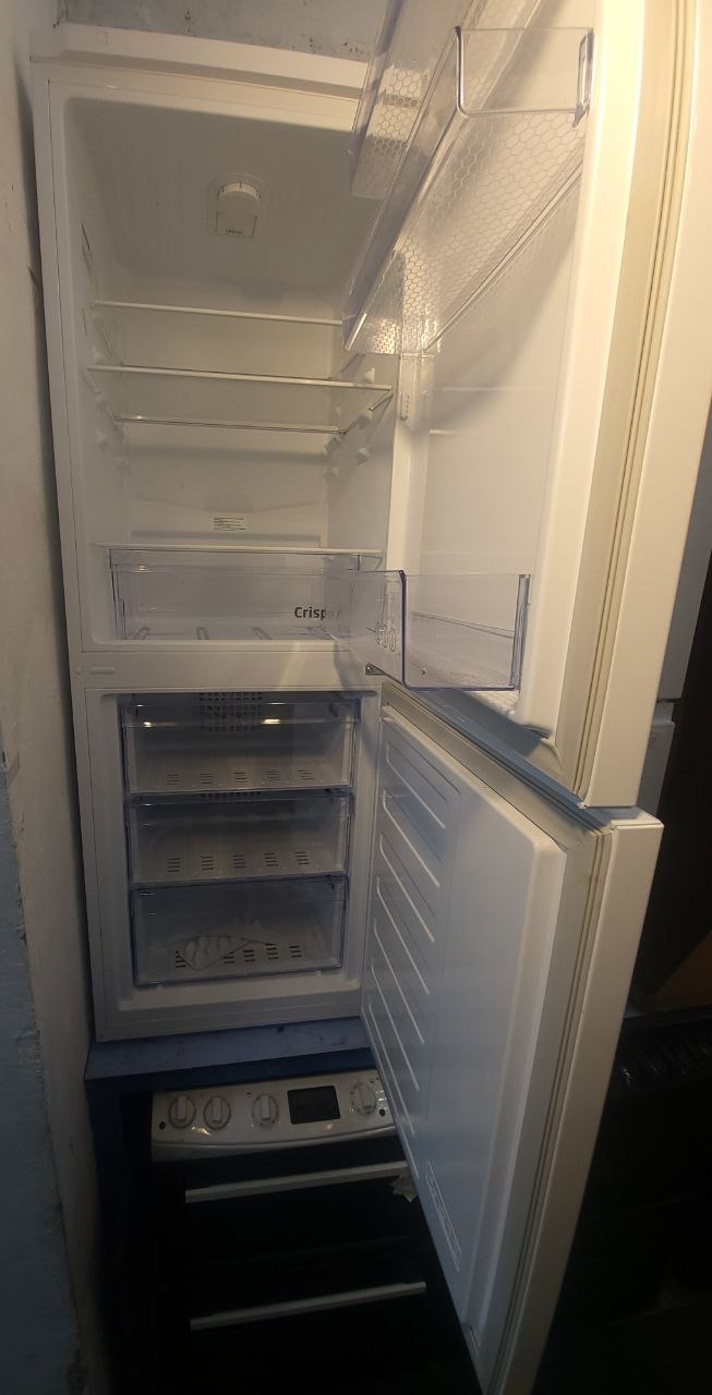 Beko Fridge/Freezer £229 H: 150 cm W: 54 cm Fridge: 78 cm Freezer: 68 cm
