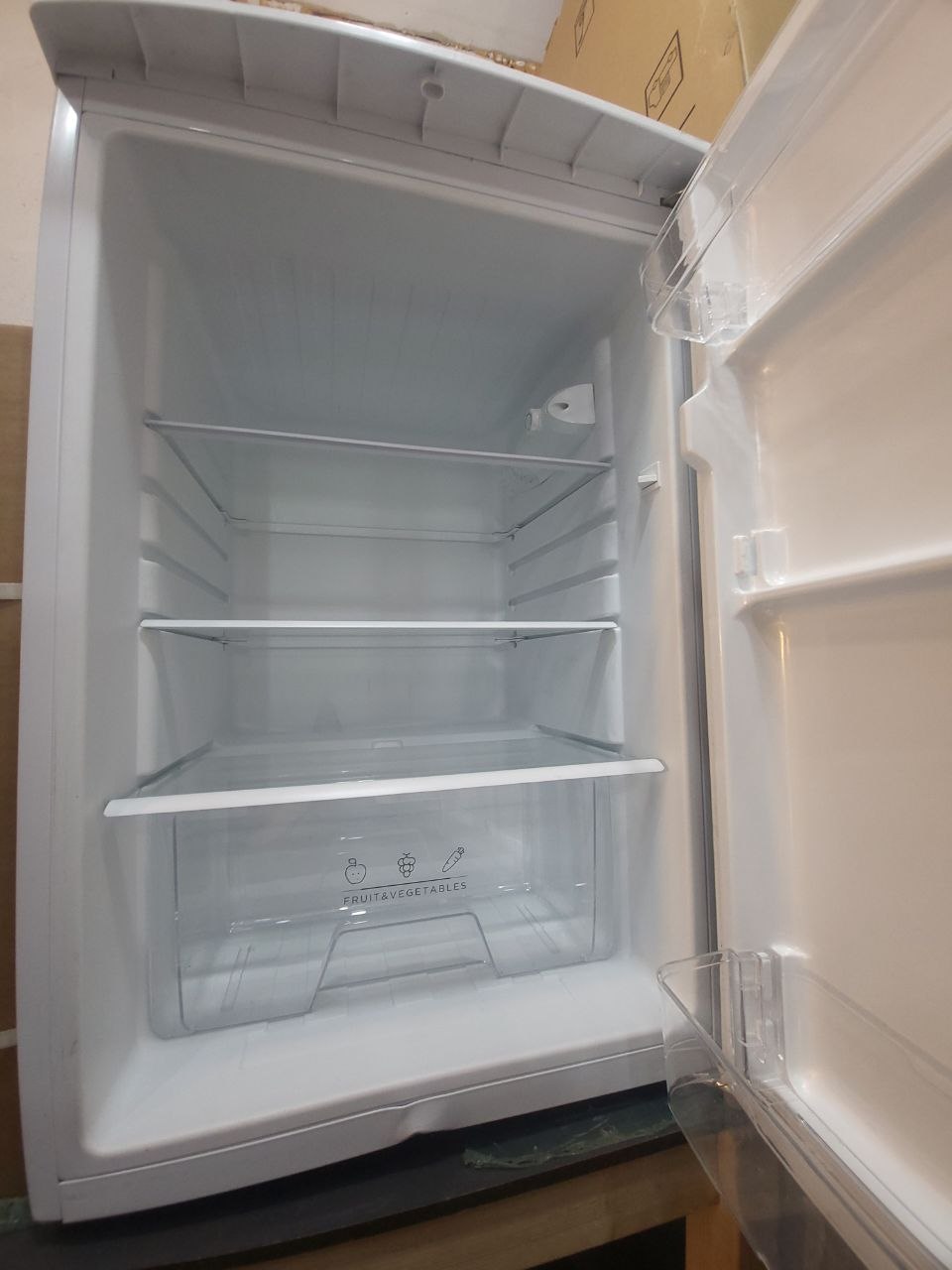 Midea Undercounter Fridge H: 80 cm W: 54 cm
