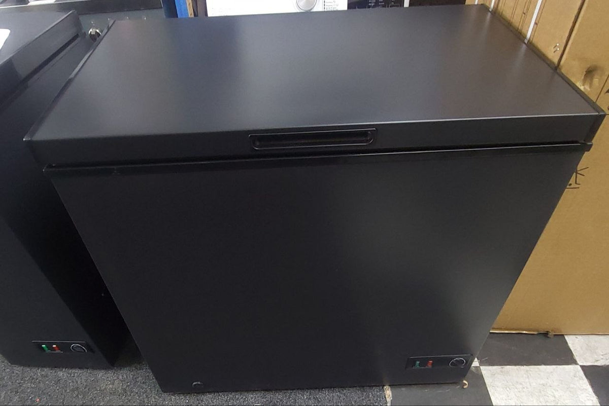 SIA Chest freezer-Black £269 H: 84 cm W: 90 cm D: 60 cm 197 L