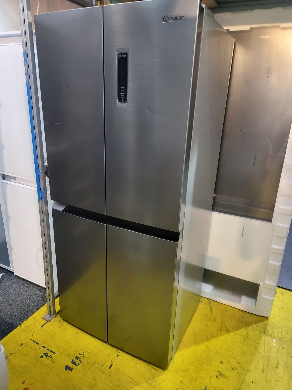 Indesit American style fridge/freezer
