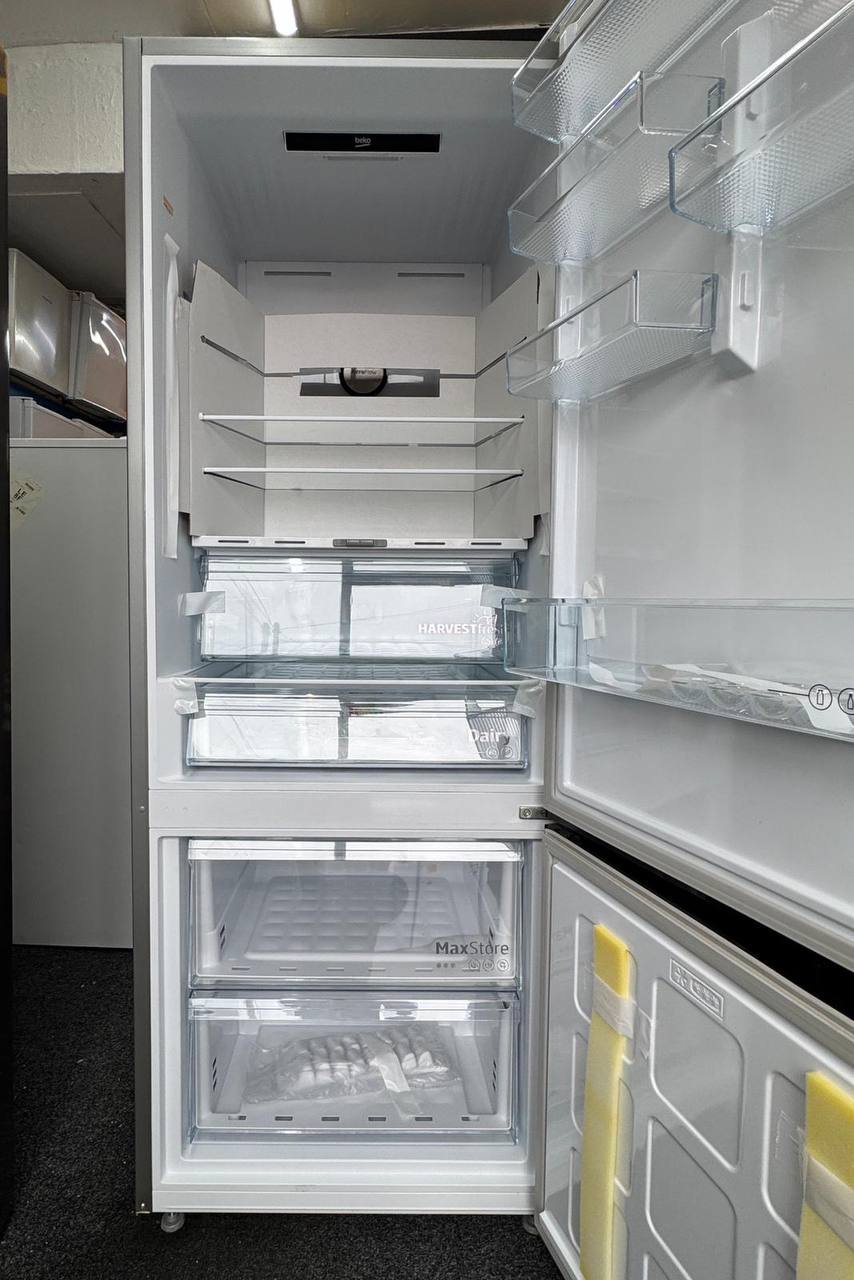 BEKO SILVER FRIDGE FREEZER
