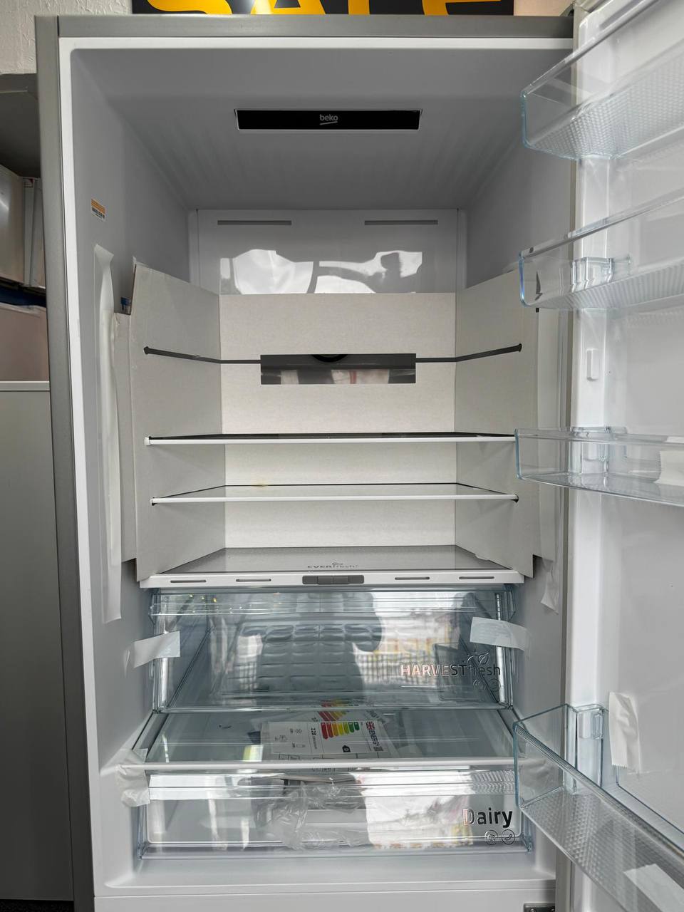 BEKO SILVER FRIDGE FREEZER
