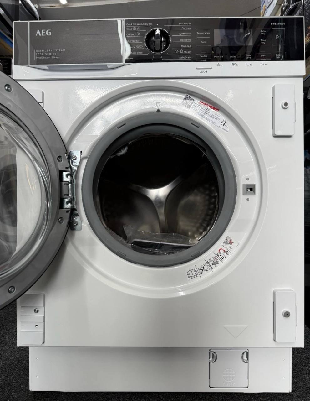 AEG 7000 Series L7WC84636BI Integrated 8 kg Washer Dryer