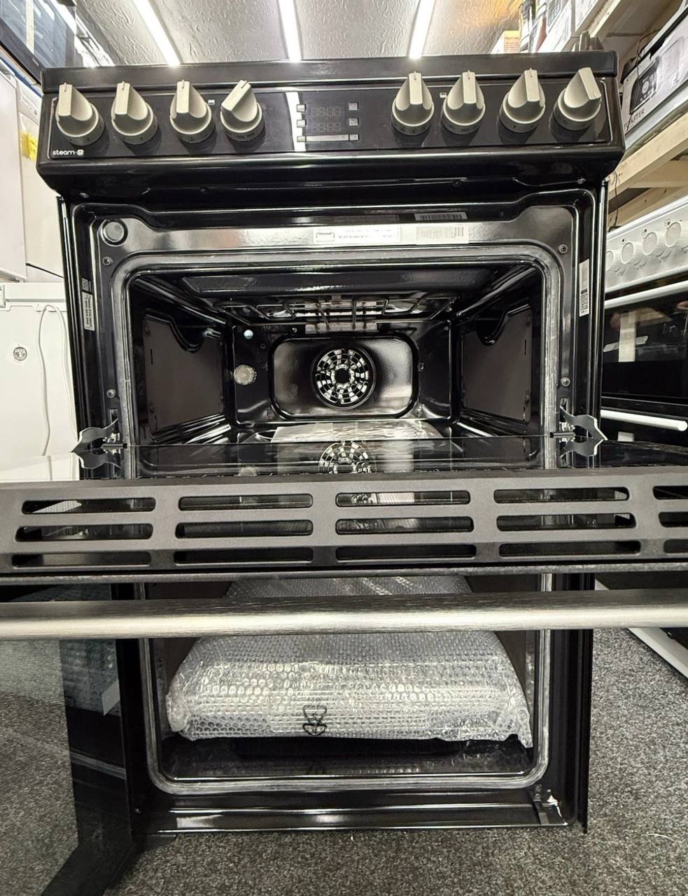 Hotpoint HDT67V8D2CB/UK/R 60Cm Ceramic Cooker With Steam Function