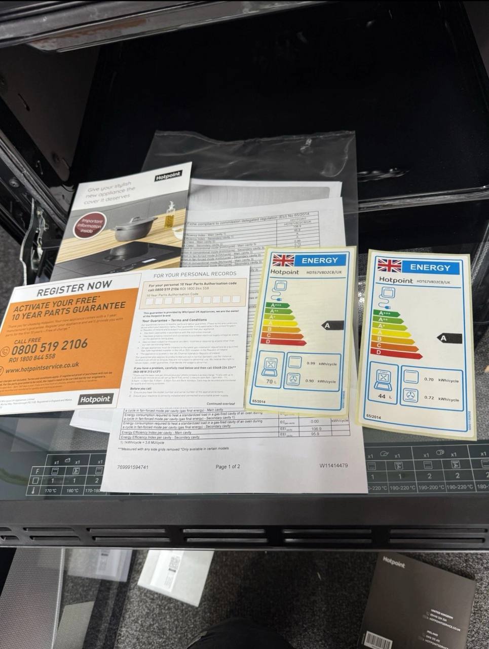 Hotpoint HDT67V8D2CB/UK/R 60Cm Ceramic Cooker With Steam Function