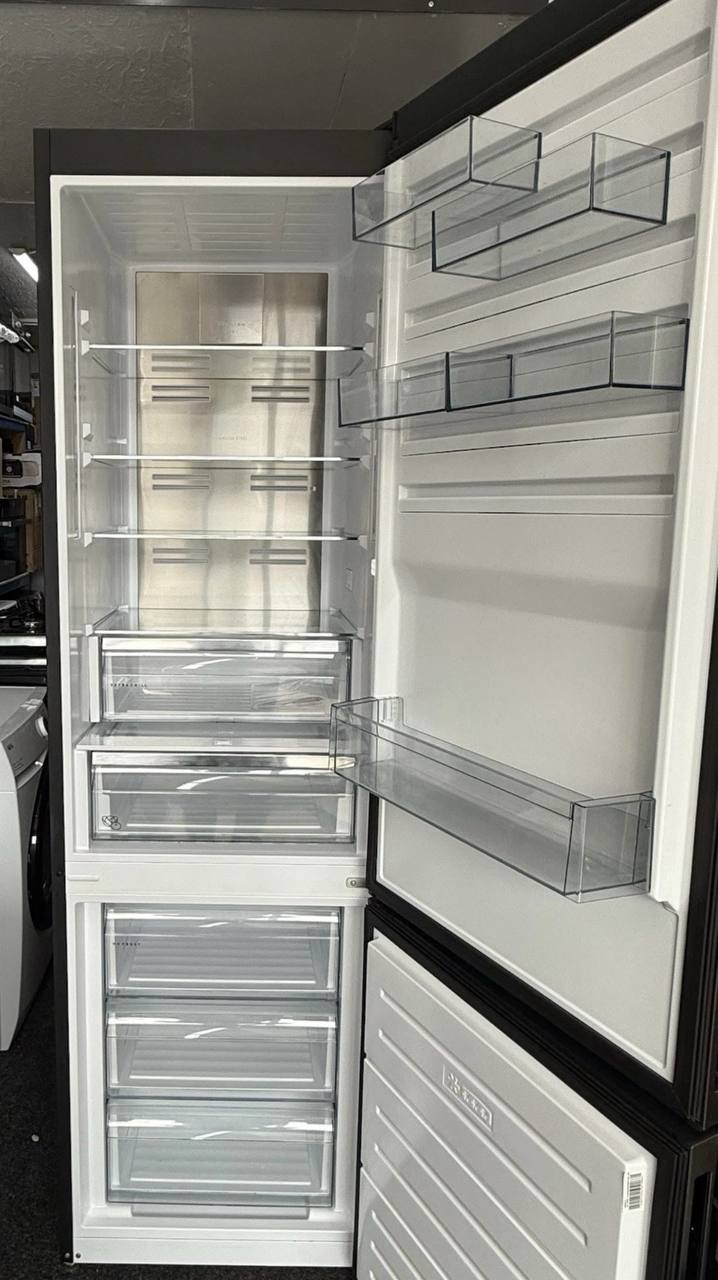 AEG 7000 Series RCB736E5MB Frost Free Fridge Freezer Black Steel