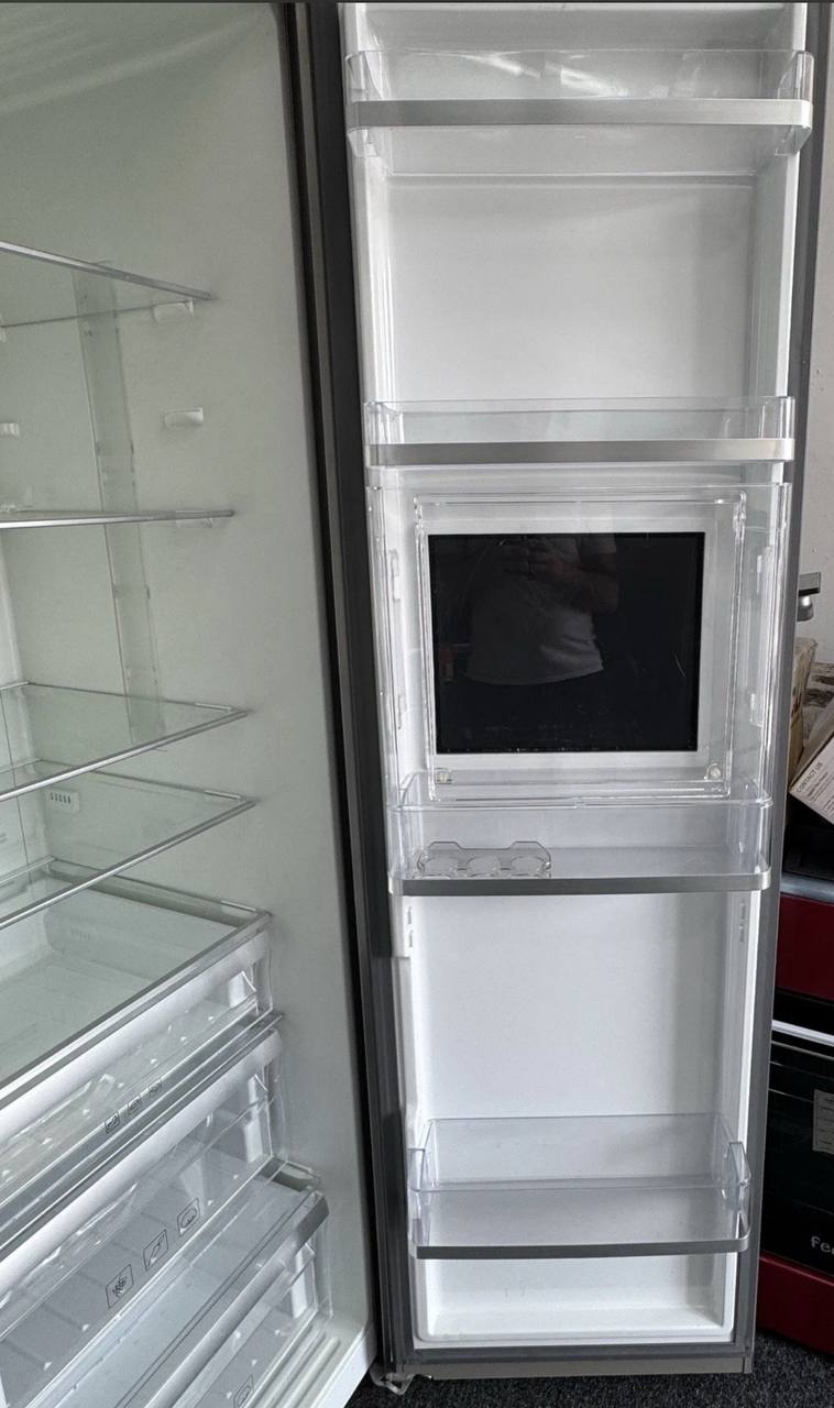 Smeg SBS63XEDH Silver Side-by-side American Fridge Freezer With Homebar
