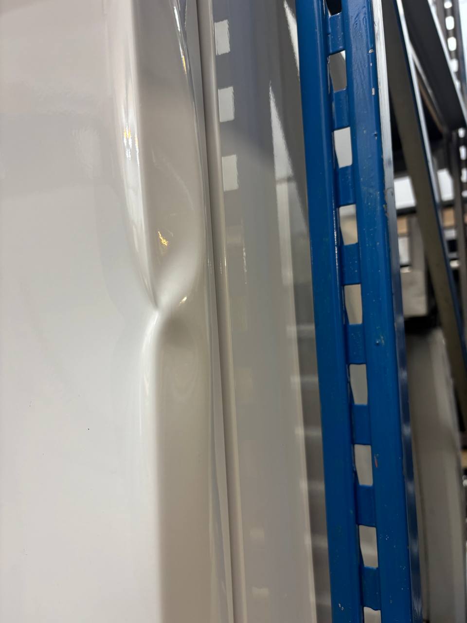 Comfee 60CM brand new dishwasher but with few marks on it-white