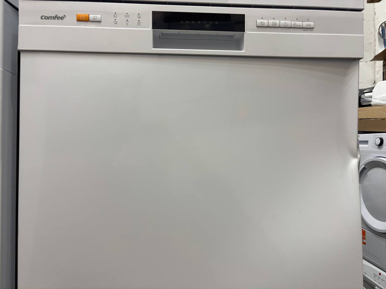 Comfee 60CM brand new dishwasher but with few marks on it-white