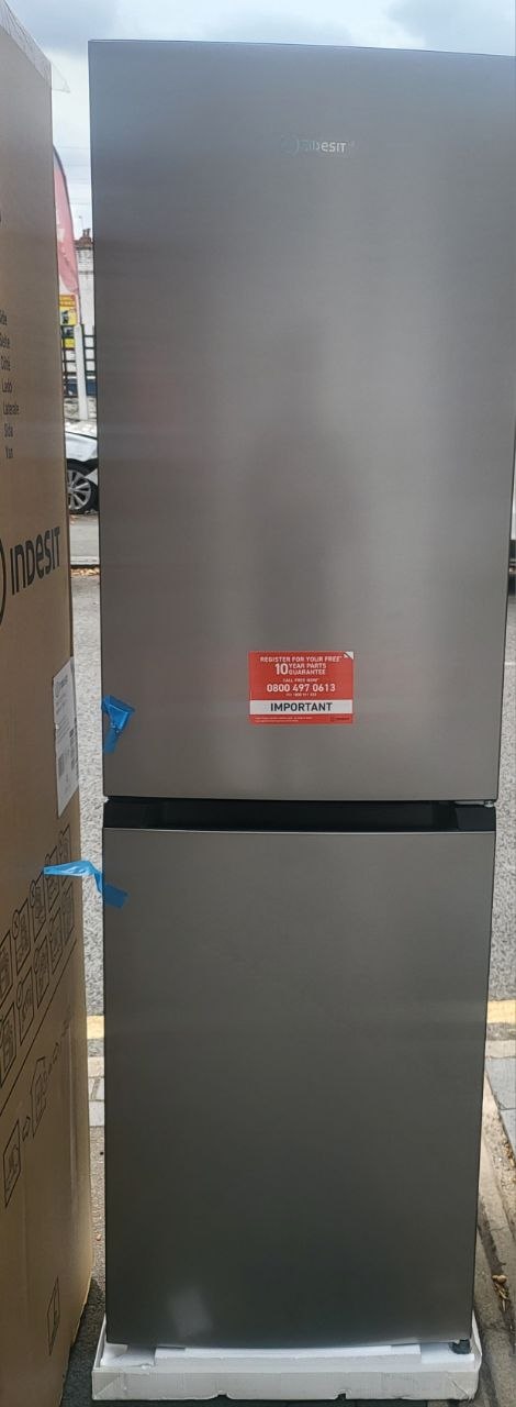 Indesit INKS 3251 S4UK - Silver 50/50 Fridge Freezer - 166L Fridge 91L Freezer - E Rated