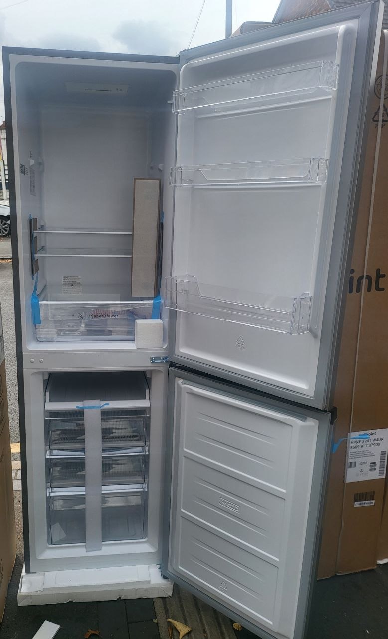 Indesit INKS 3251 S4UK - Silver 50/50 Fridge Freezer - 166L Fridge 91L Freezer - E Rated