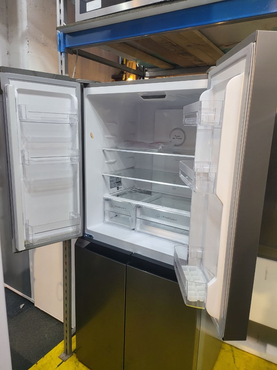 Indesit American style fridge/freezer