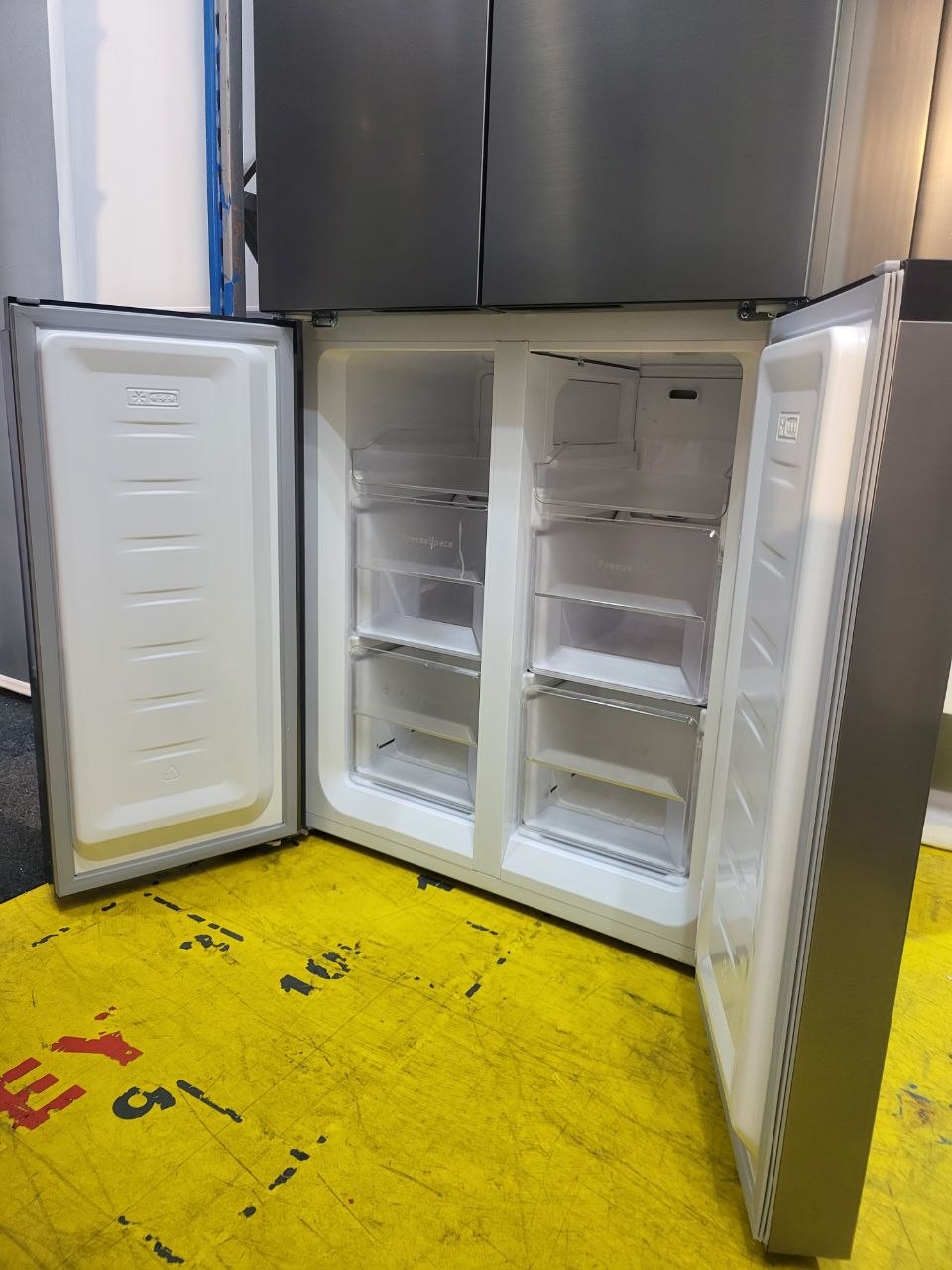 Indesit American style fridge/freezer