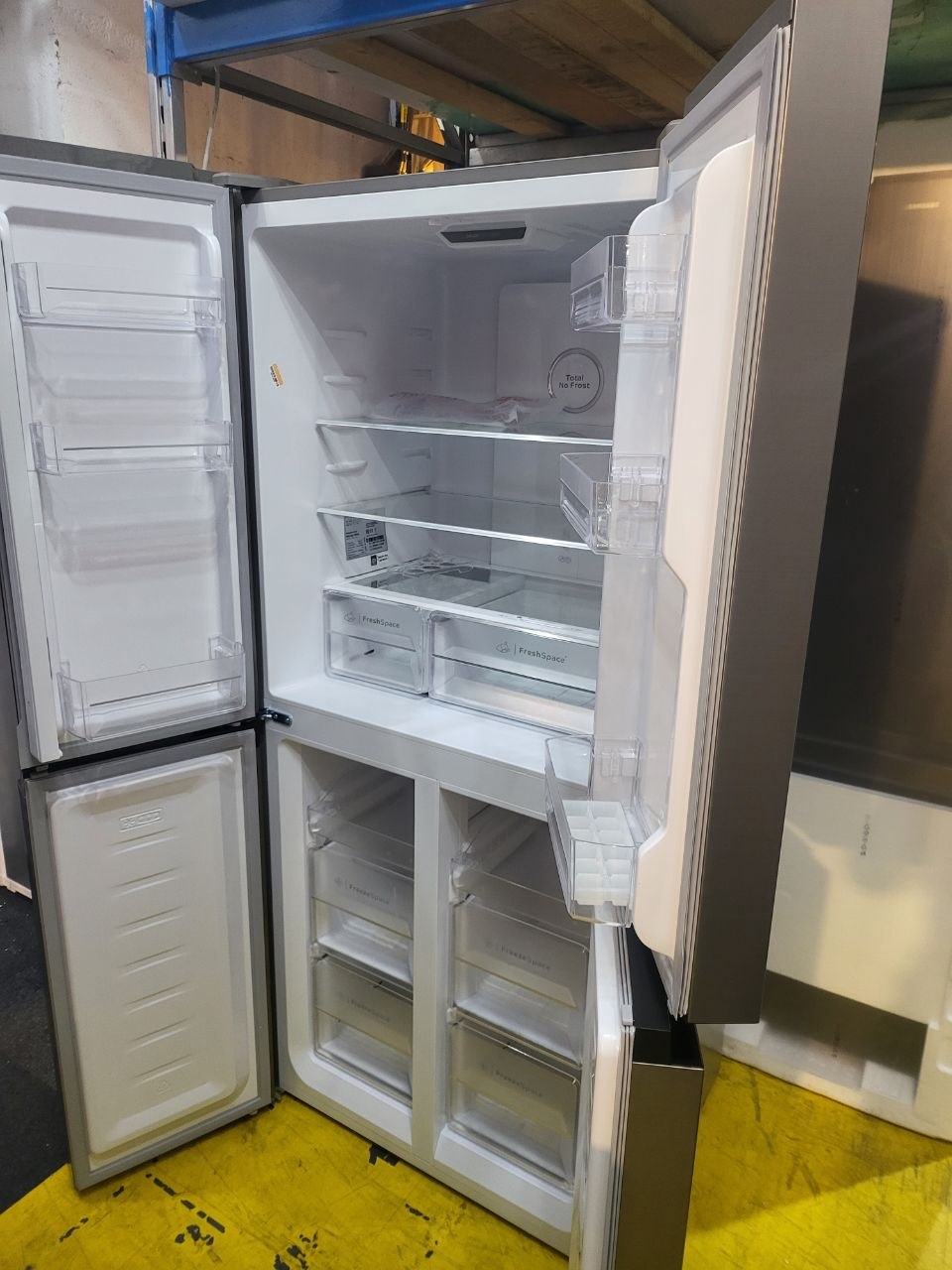 Indesit American style fridge/freezer