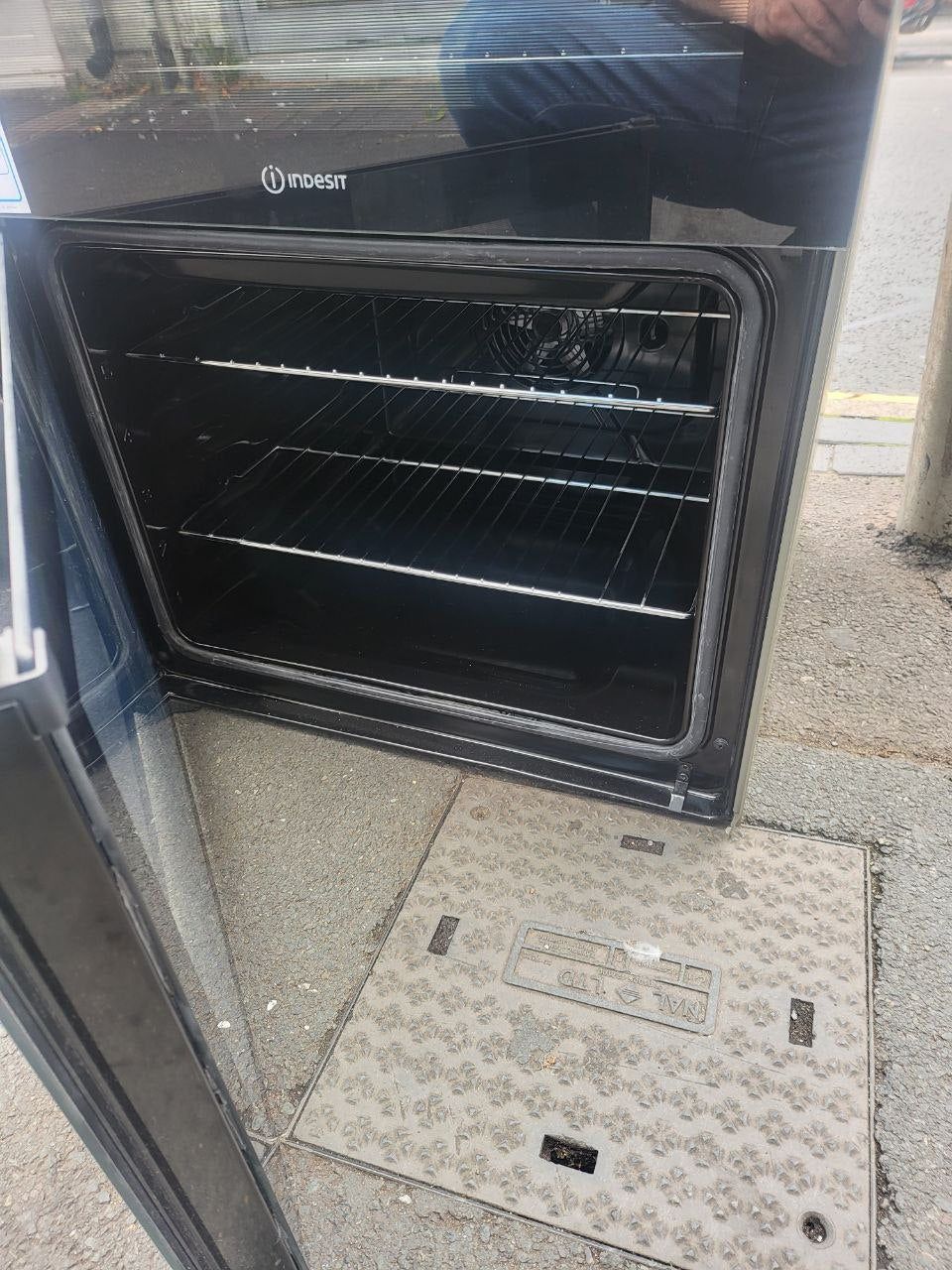 Indesit 4 burner electric cooker 60×60&nbsp;