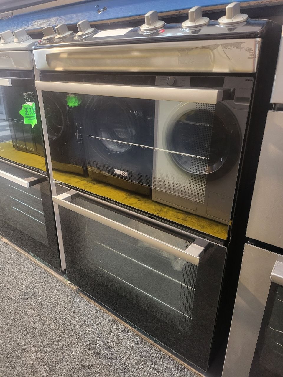 Zanussi electric cooker 4 burners £459