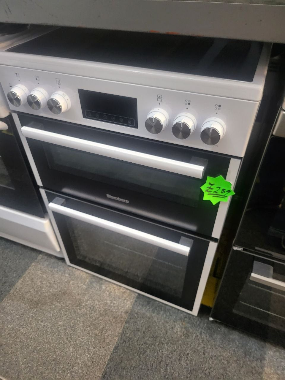 Bloomberg Electric cooker 4 ceramic burners £289