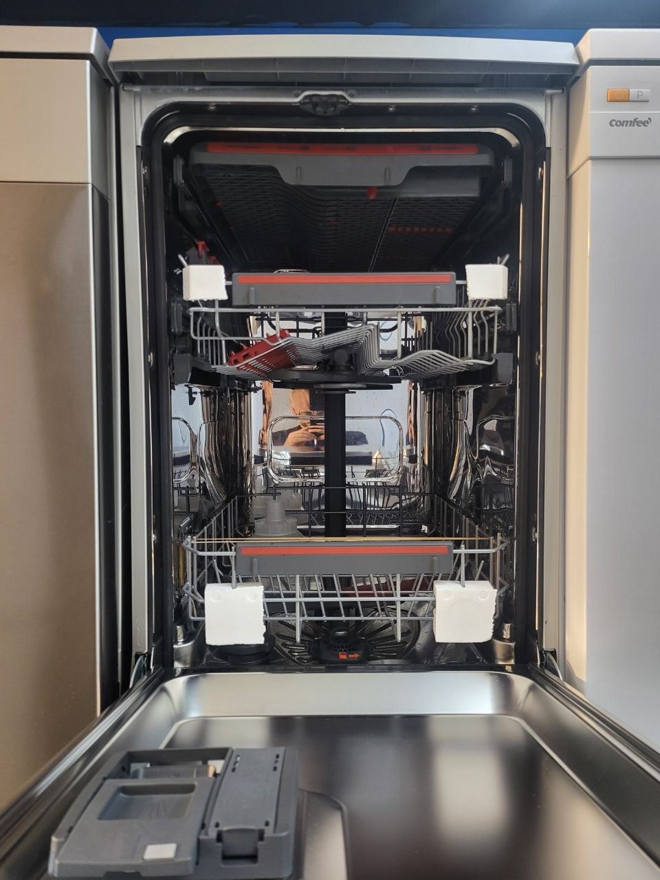 AEG slim Dishwasher £329