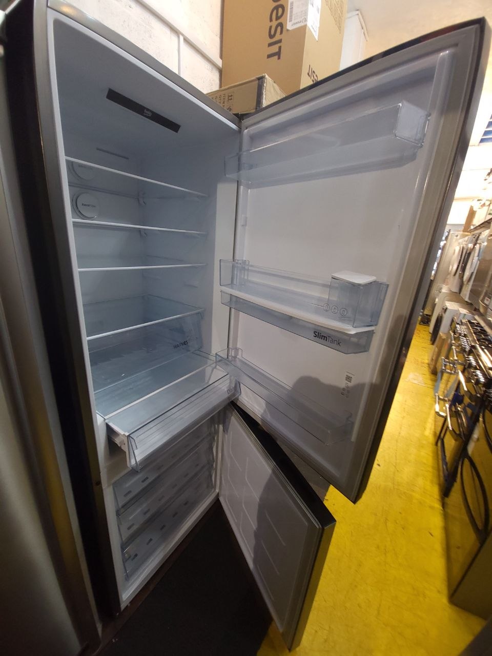 Beko Fridge/Freezer £269 H: 190 cm W: 70 cm Fridge: 115 cm Freezer: 70 cm water dispencer