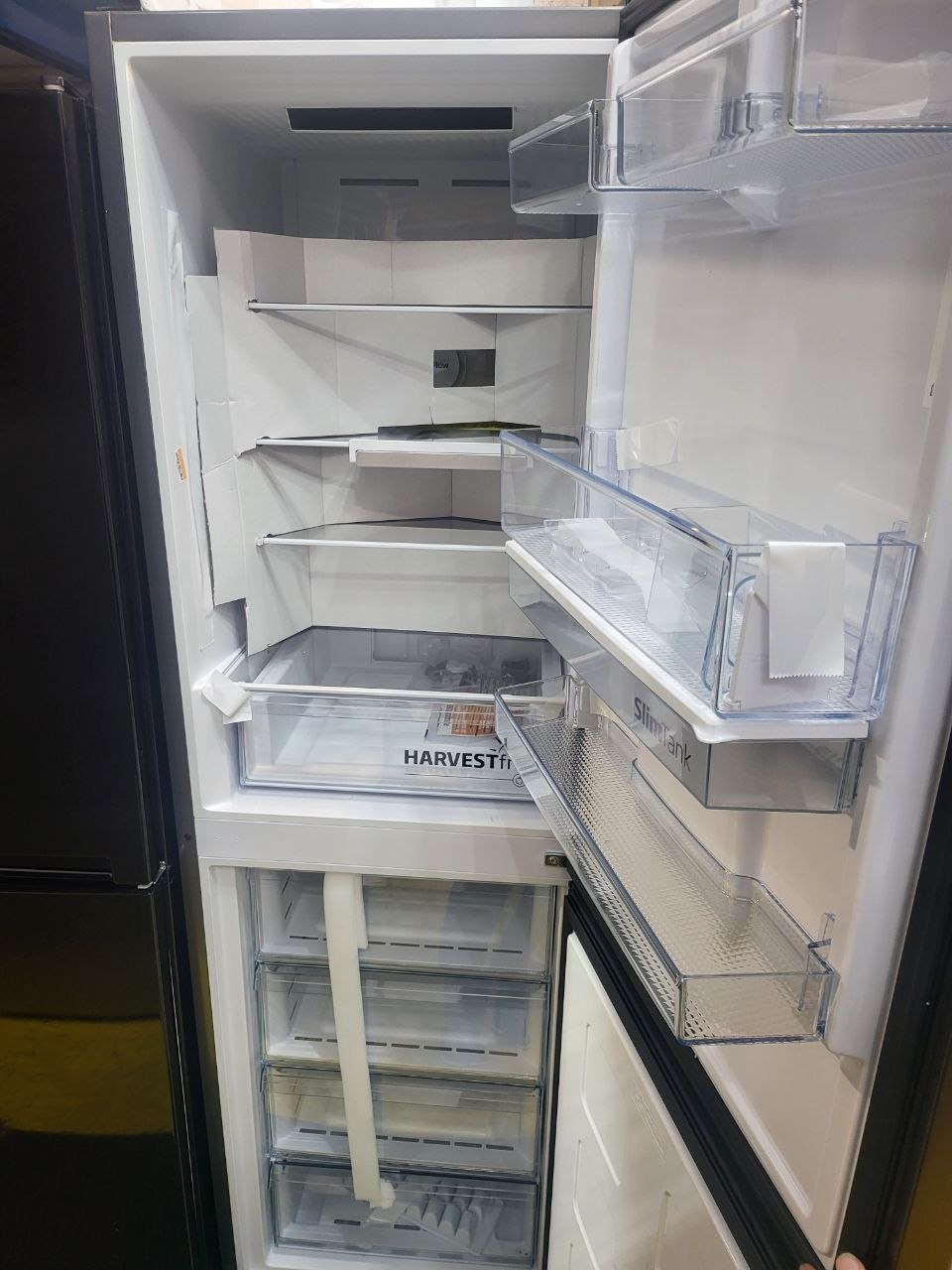 Beko Fridge/Freezer-Silver water dispencer