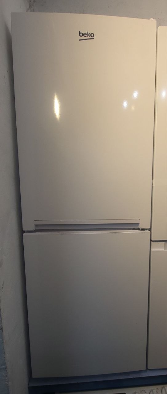 Beko Fridge/Freezer £229 H: 150 cm W: 54 cm Fridge: 78 cm Freezer: 68 cm
