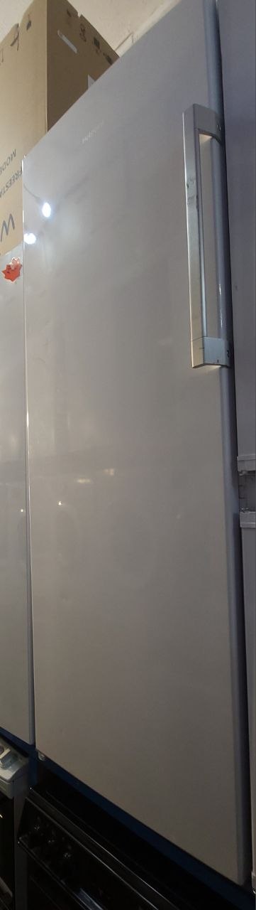 Hotpoint Tall freezer