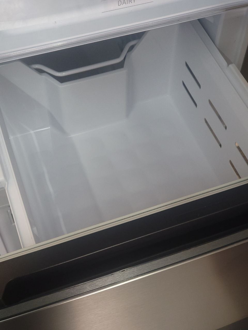 Hotpoint Fridge/Freezer&nbsp; H: 200 cm W: 59 cm Fridge: 120 cm Freezer: 75 cm double drawers&nbsp;