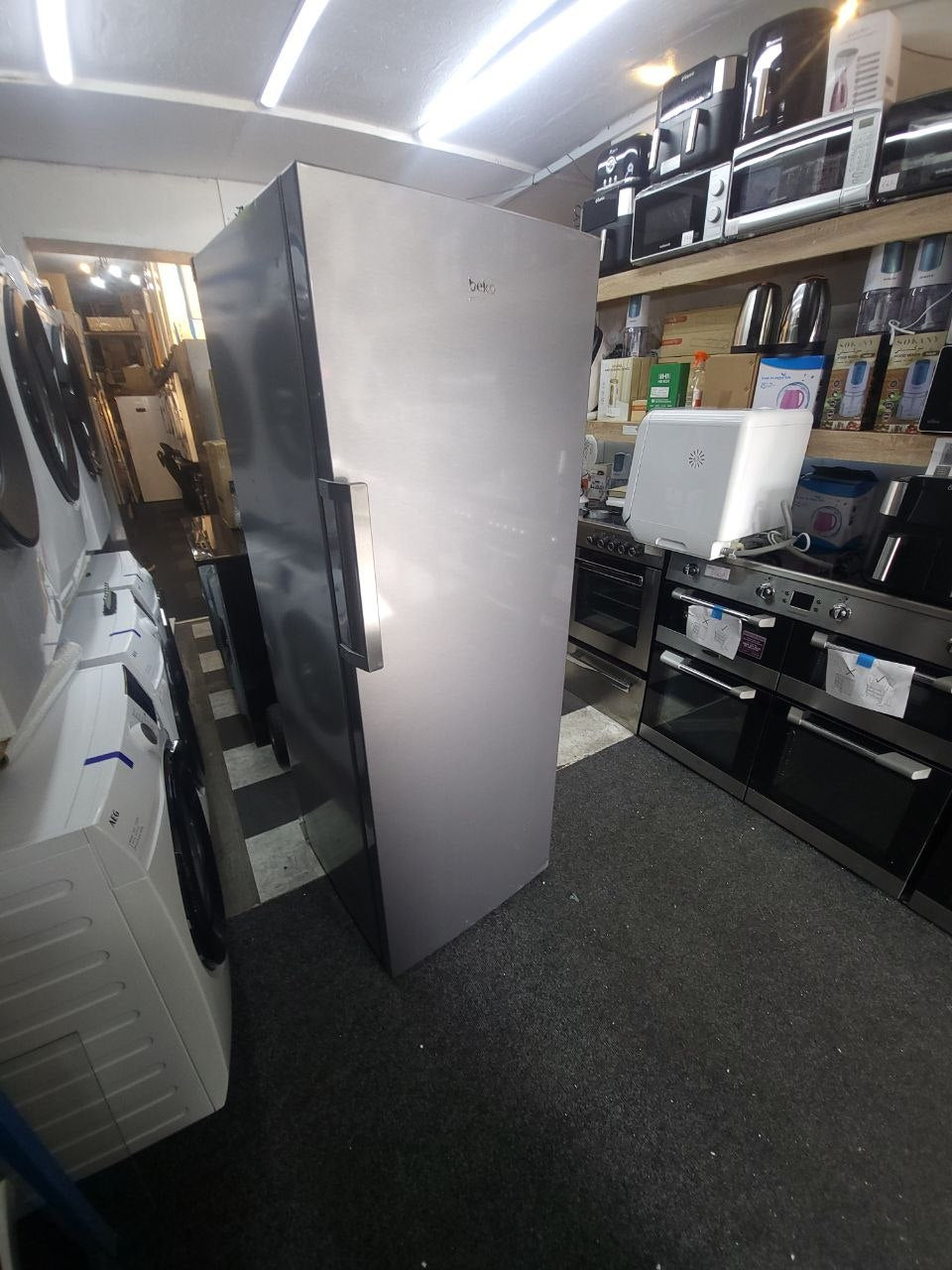 Beko Tall Fridge&nbsp; H: 168 cm W: 59 cm