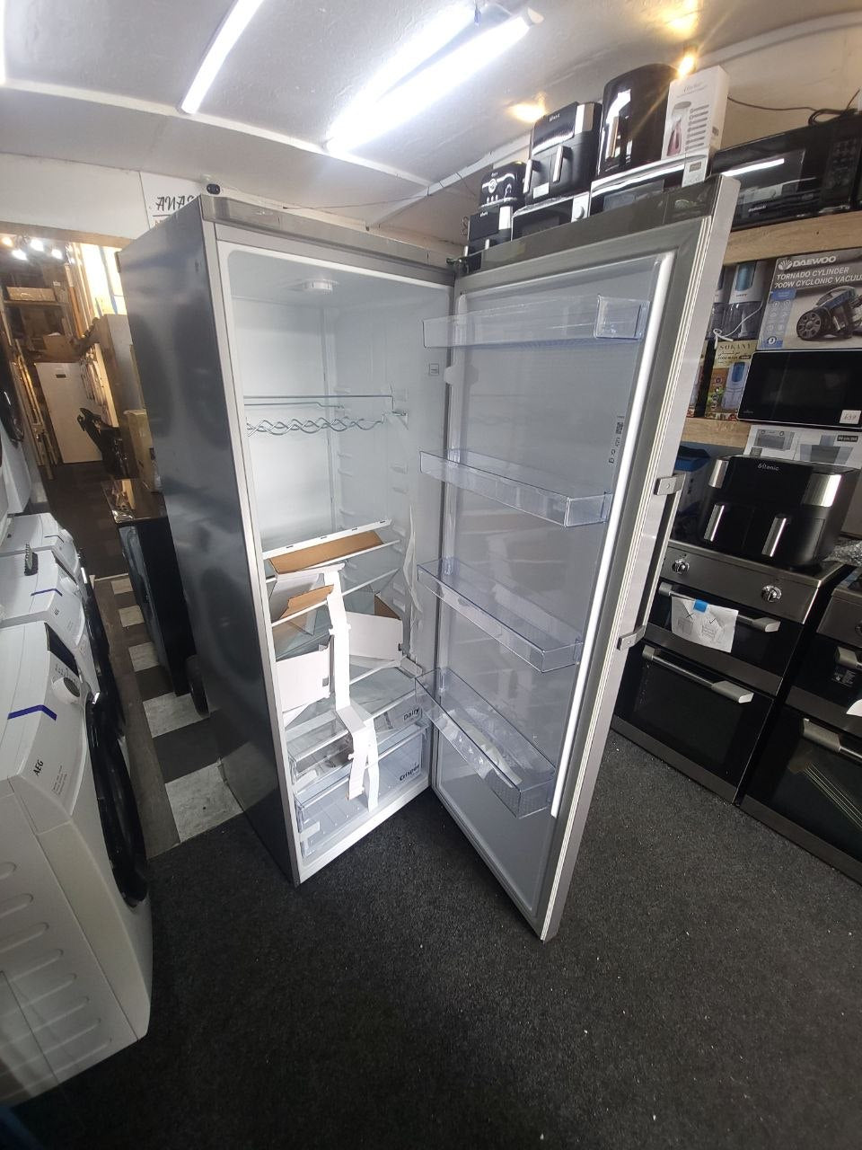 Beko Tall Fridge&nbsp; H: 168 cm W: 59 cm