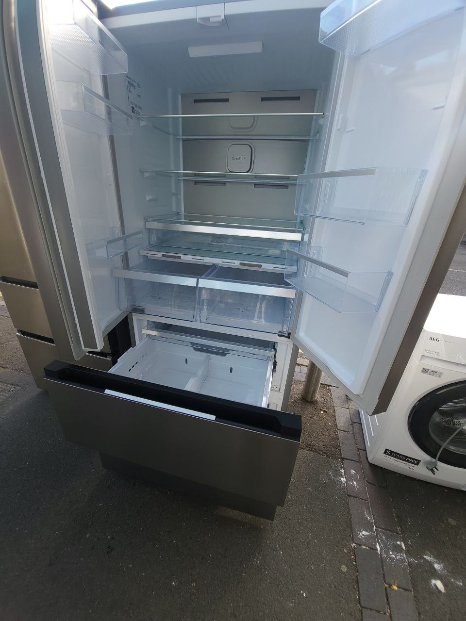 Hotpoint American refrigerator £379  H: 183 cm W: 83 cm
