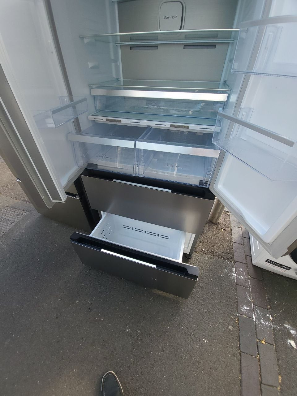 Hotpoint American refrigerator £379  H: 183 cm W: 83 cm