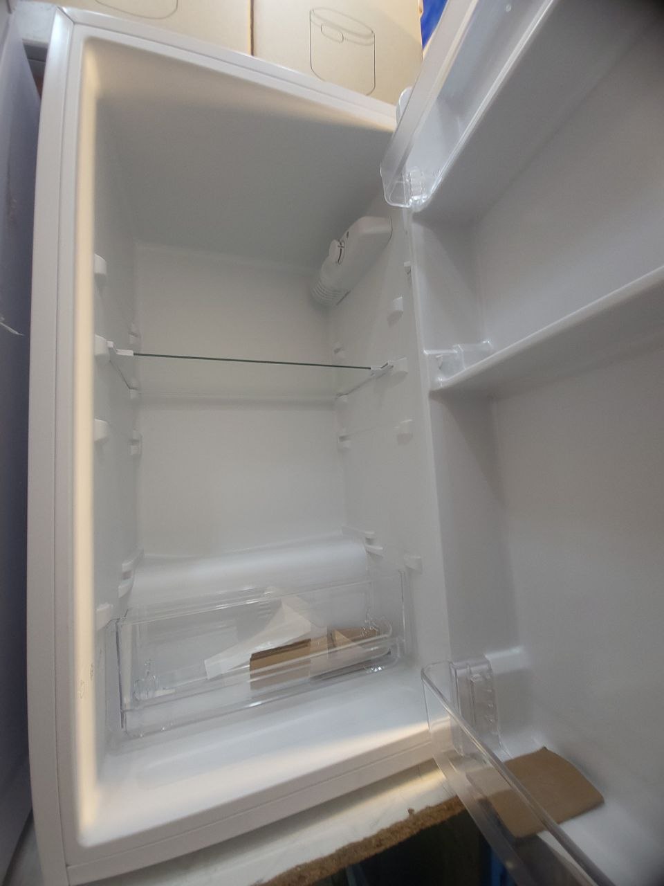 Midea Undercounter Fridge H: 84 cm W: 47 cm