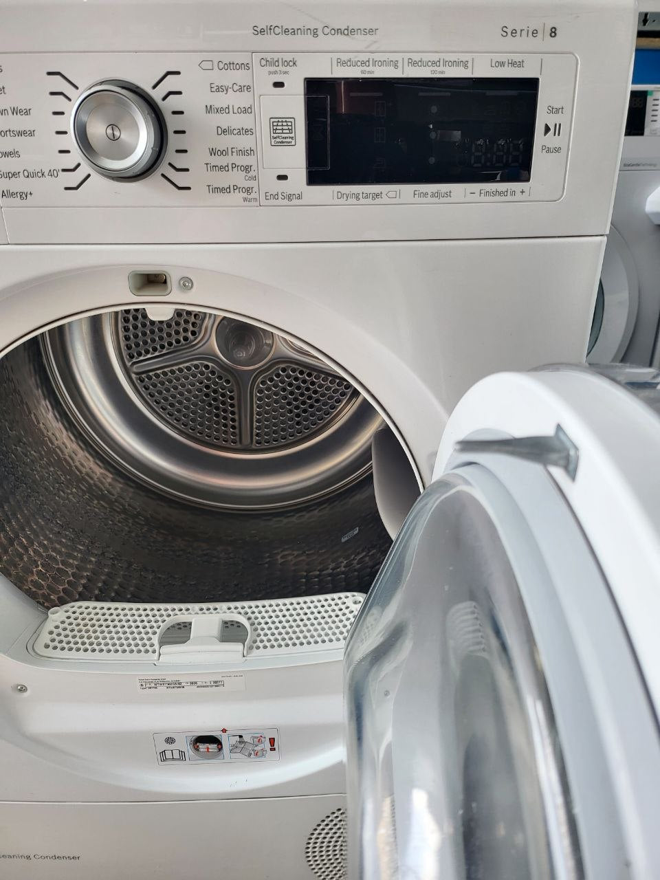 BOSCH Serie 8 WTW87560GB Heat Pump Tumble Dryer A++ 9kg White