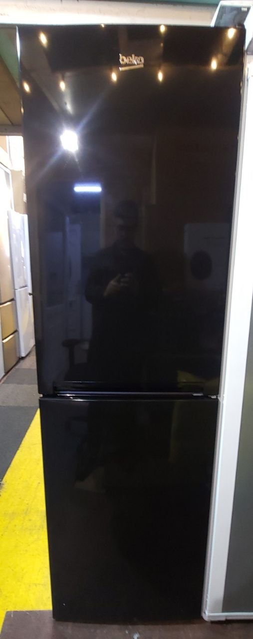 Beko Fridge/Freeze Black H:180 cm W: 54 cm Fridge: 90 cm Freezer: 86 cm