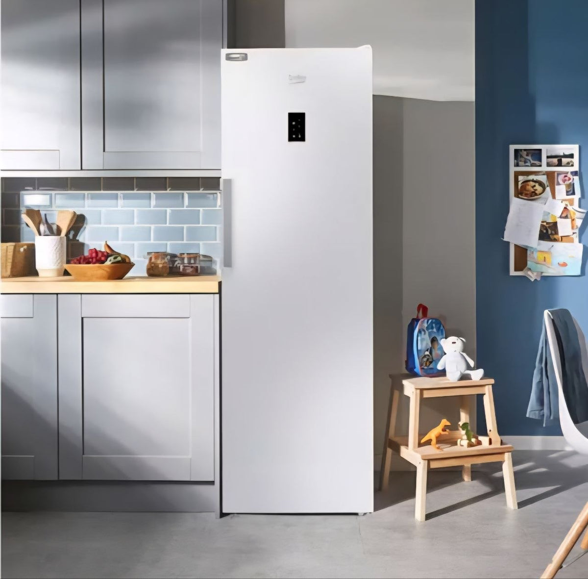 BEKO Pro HarvestFresh AeroFlow LNP4686LVW Tall Fridge - White