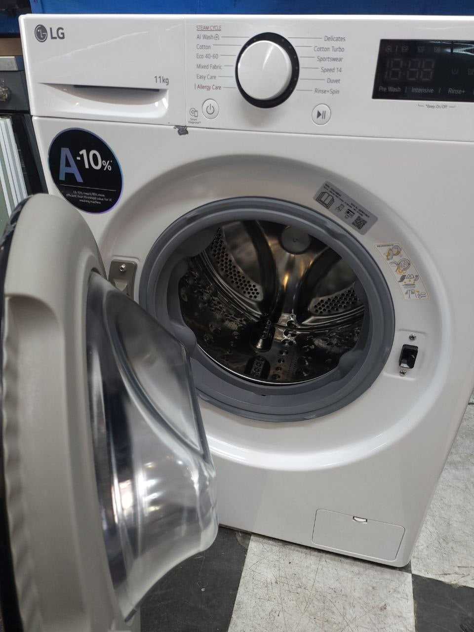 LG washing machine 11 kg White