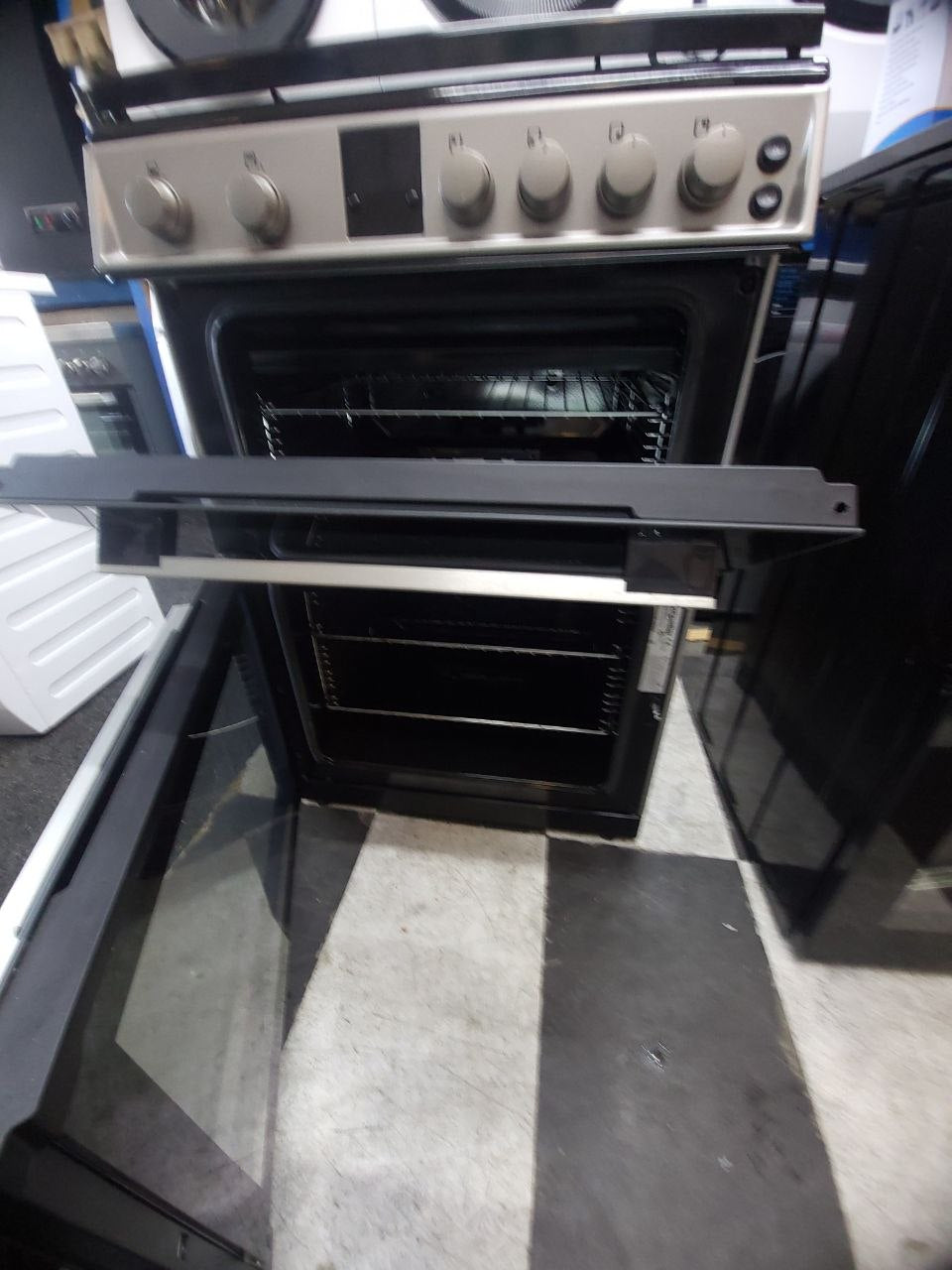 Montpellier Dual fuel 4 gas Hobs with glass lid Second hand