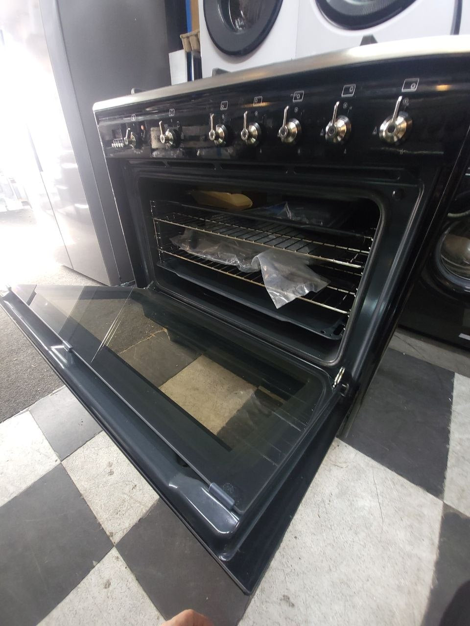 Smeg SUK91MBL9 90Cm Dual Fuel range cooker-Black