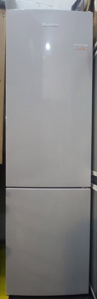 Bloomberg Fridge/Freezer H: 200 cm W: 60 cm Fridge: 120 cm Freezer: 78 cm