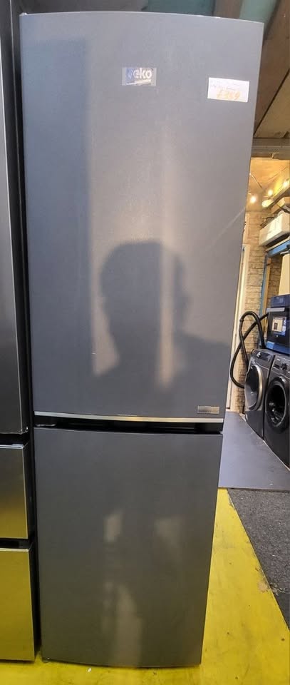 Beko Fridge/Freezer-Grey H:178 cm W: 54 cm Fridge: 90 cmFreezer: 83 cm