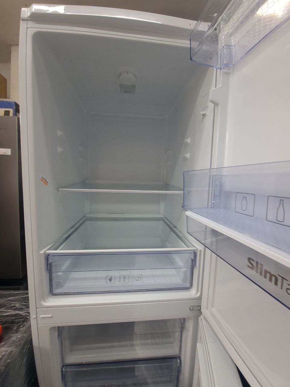 Beko Fridge/Freezer H: 190cm W: 59cm Fridge: 90cm Freezer: 96cm