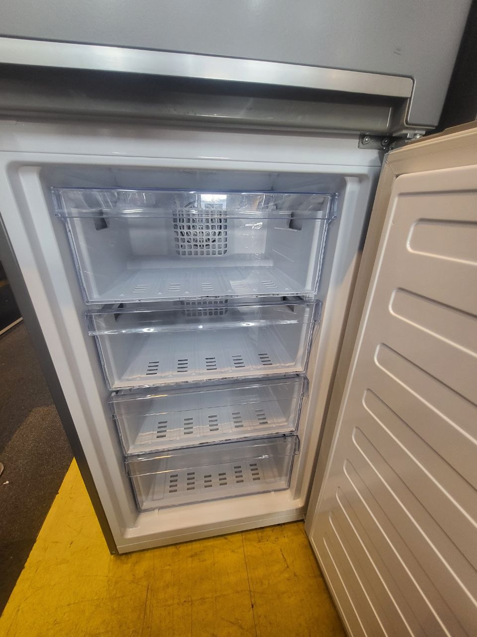 Beko Fridge/Freezer with Water dispenser H: 180cm W: 54cm