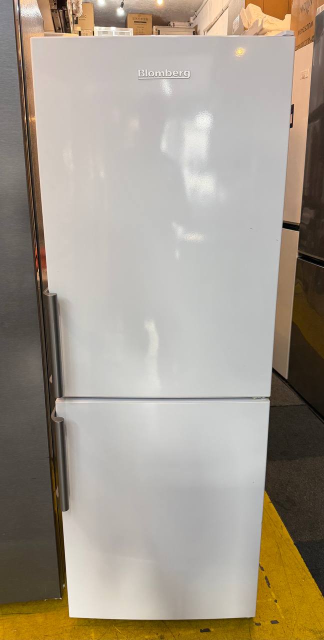 Bloomberg freesranding fridge/freezer.white