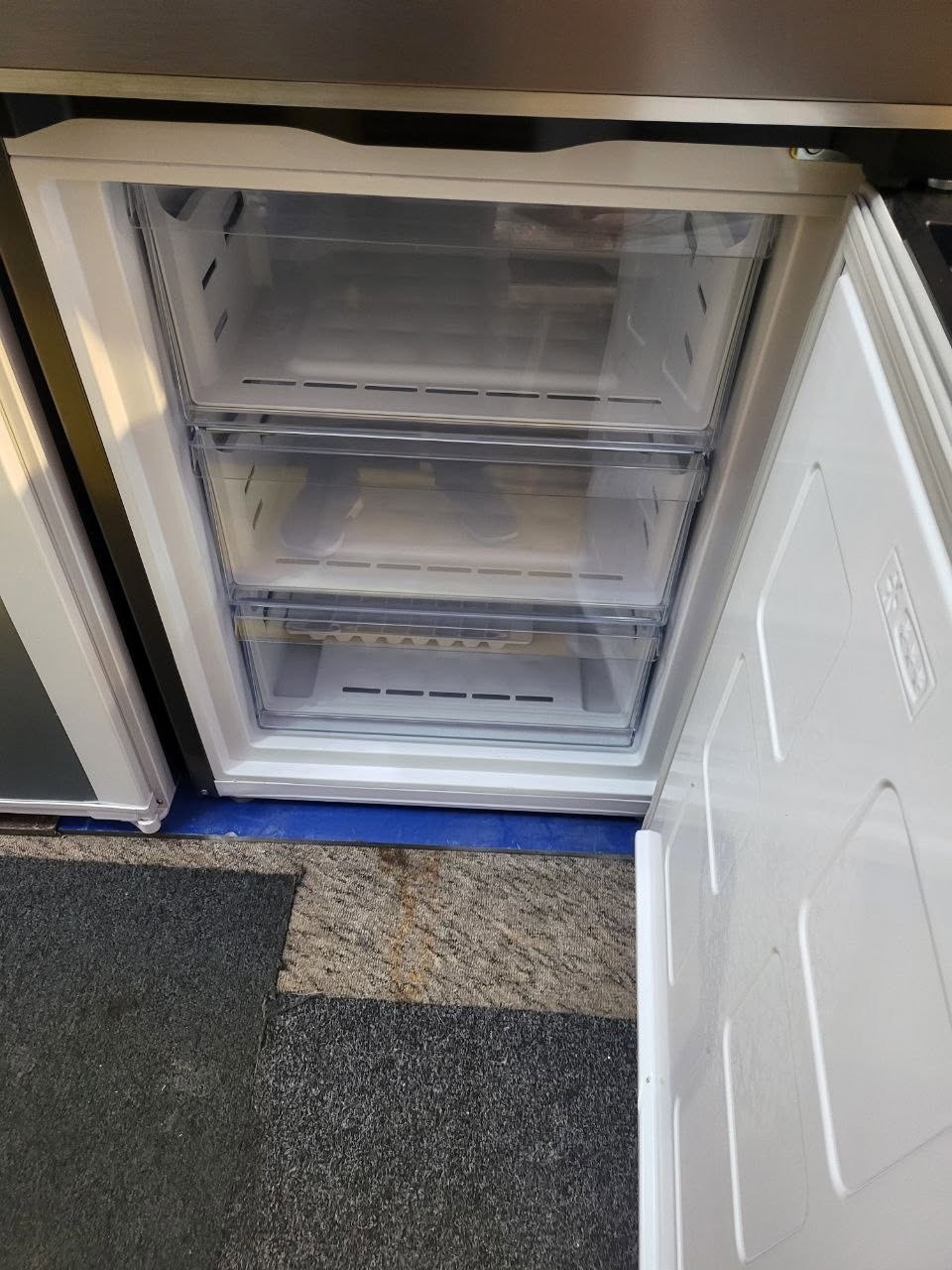 Selling this huge Beko freestanding fridge/freezer for £279 only due to dents as it shown in the attached photos H: 198 cm W: 59cm Fridge: 120 cm Freezer: 75 cm