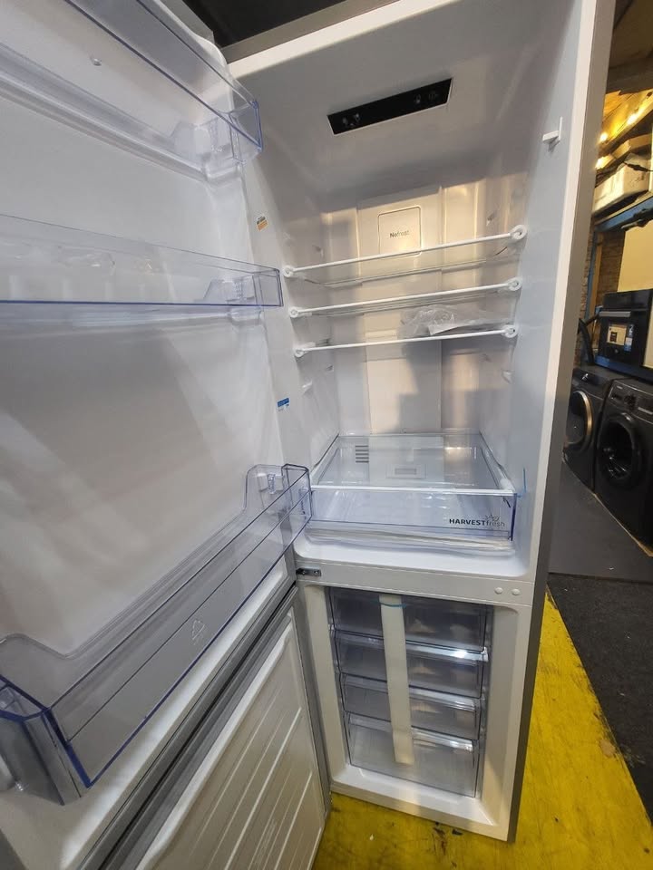 Beko Fridge/Freezer-Grey H:178 cm W: 54 cm Fridge: 90 cmFreezer: 83 cm