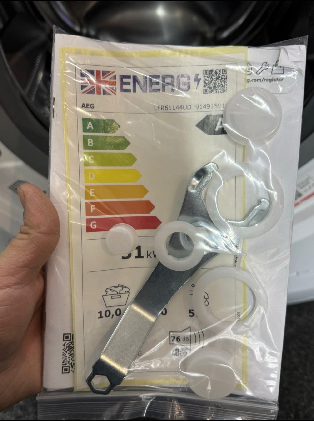 AEG 6000 UniversalDose LFR61144UD 10 kg 1400 rpm Washing Machine - White