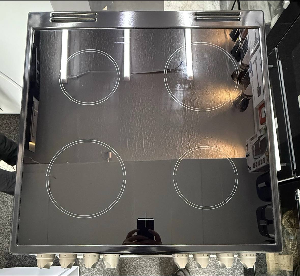 Hotpoint HDT67V8D2CB/UK/R 60Cm Ceramic Cooker With Steam Function
