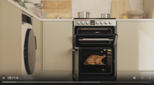 This Kenwood cooker's 69-litre and 39-litre spacious ovens 4 GAS BURNERS